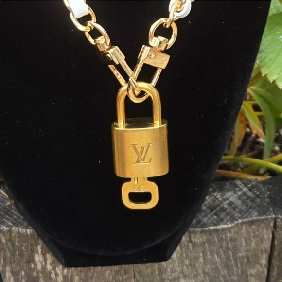 Louis Vuitton Lock and Key #313 - Picture 3 of 4